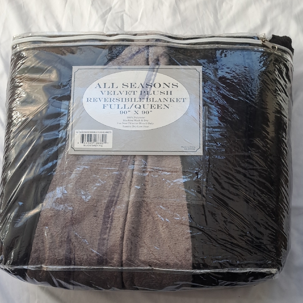 All Seasons Velvet Plush Reversible Blanket - Black & Brown (Full/Queen)